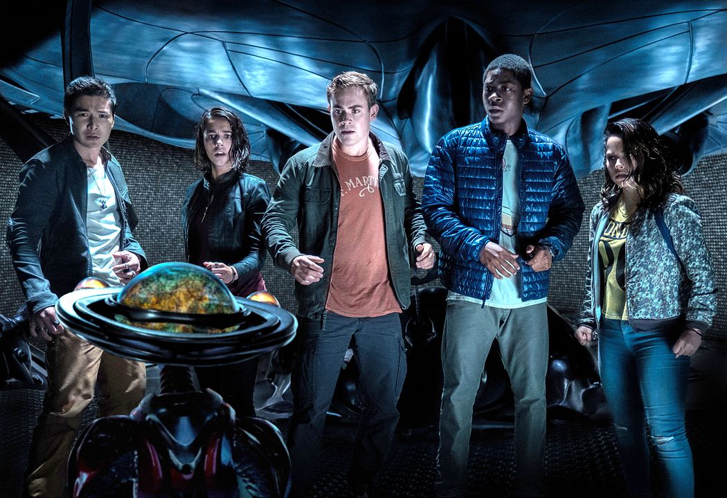 Power Rangers : Foto Becky G, Naomi Scott, RJ Cyler, Dacre Montgomery, Ludi Lin