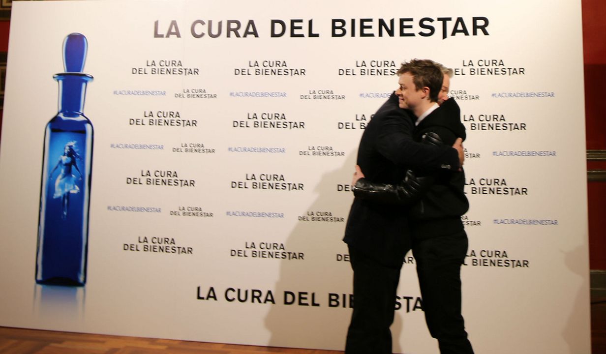 La cura siniestra : Cobertura de revista