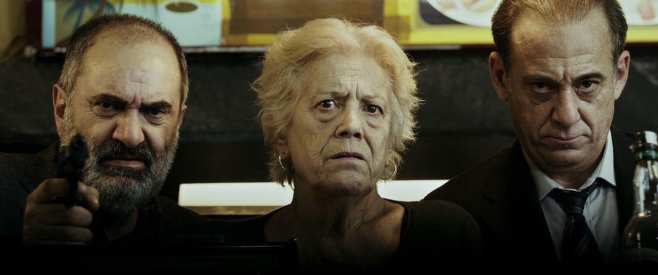 El bar : Foto Alejandro Awada, Terele Pavez