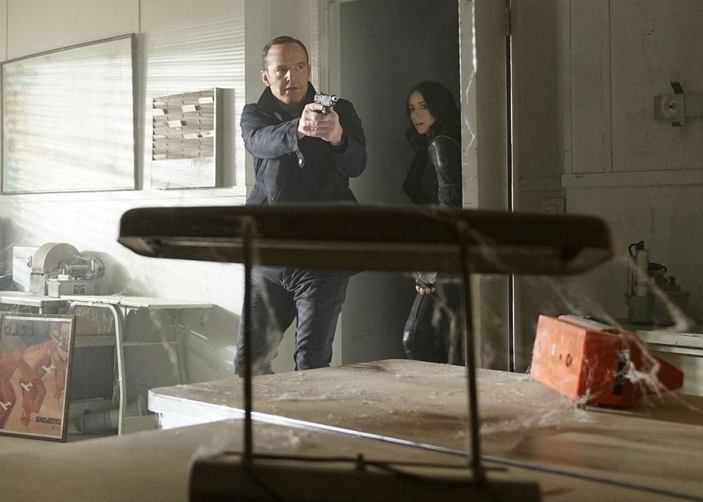 Agentes de S.H.I.E.L.D. : Foto Clark Gregg, Chloe Bennet