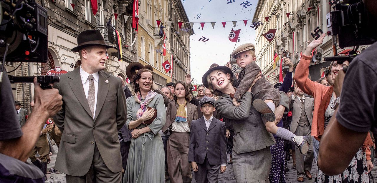 El hombre del corazón de hierro : Foto Jason Clarke, Rosamund Pike