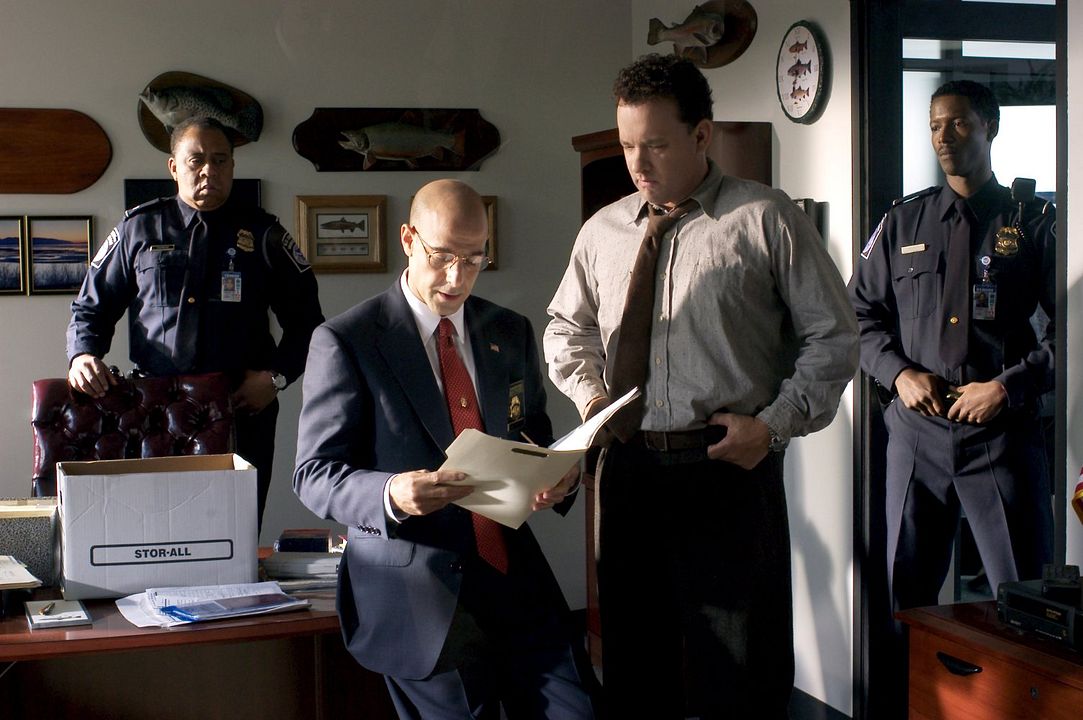 La terminal : Foto Tom Hanks, Stanley Tucci