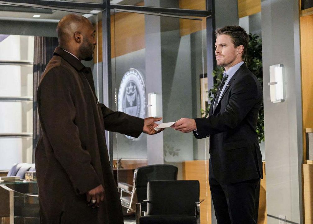 Arrow : Foto Stephen Amell, Adrian Holmes