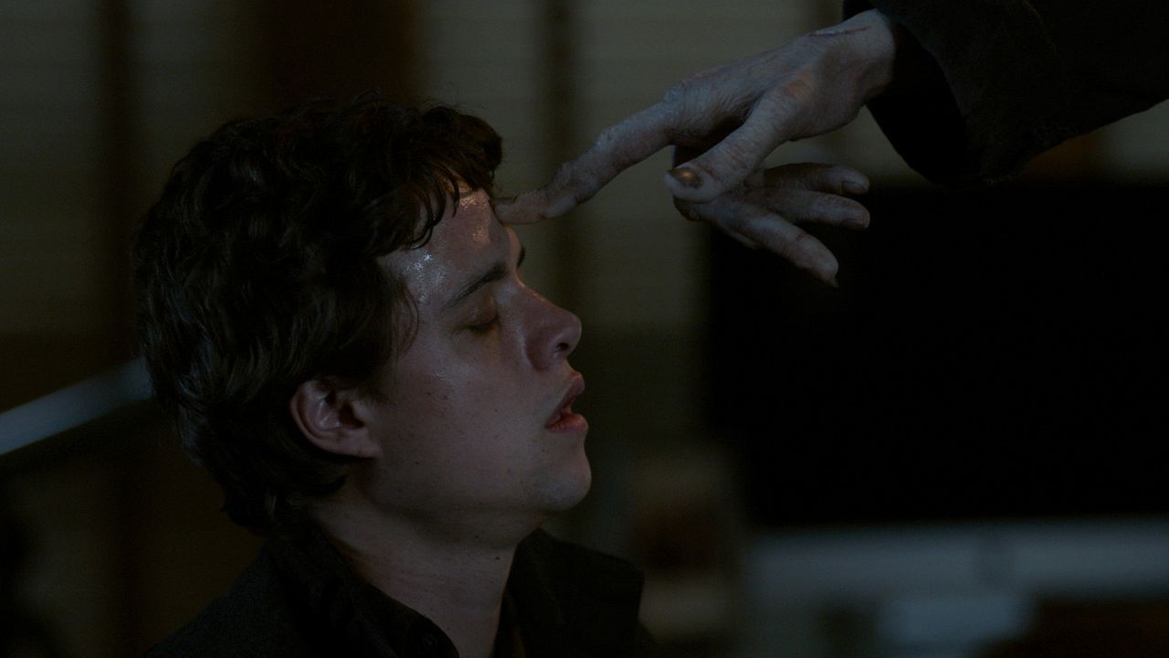 Nunca digas su nombre : Foto Douglas Smith (III)