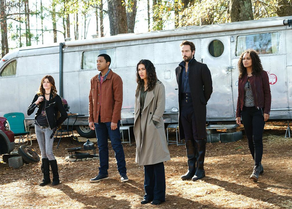 Foto Tom Mison, Janina Gavankar