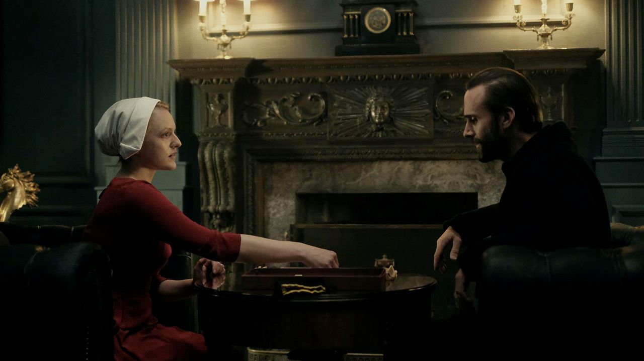The Handmaid’s Tale : Foto Elisabeth Moss, Joseph Fiennes