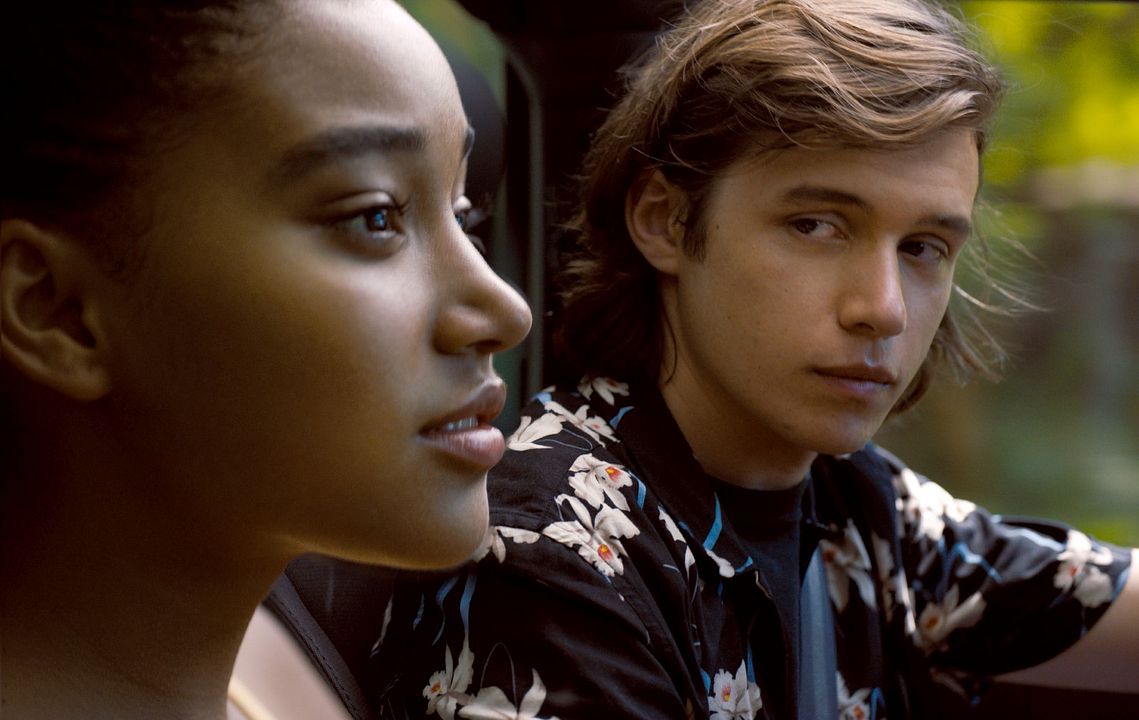 Todo todo : Foto Nick Robinson, Amandla Stenberg