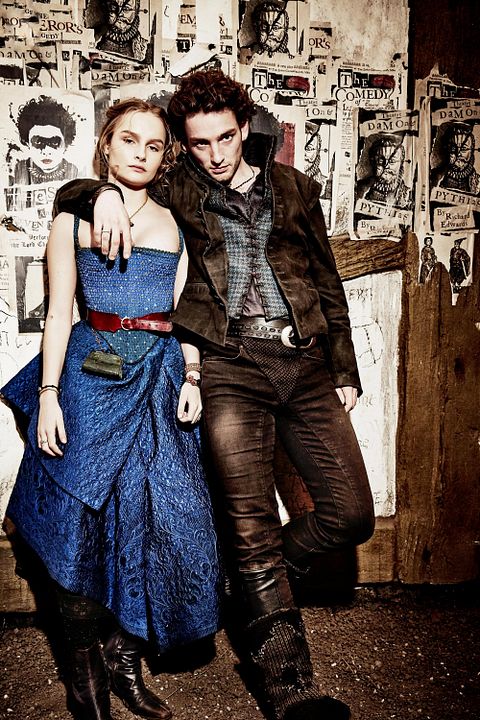 Foto Laurie Davidson, Olivia DeJonge