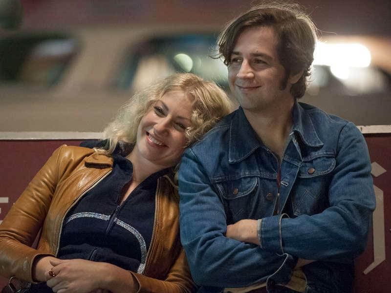 Foto Ari Graynor, Michael Angarano