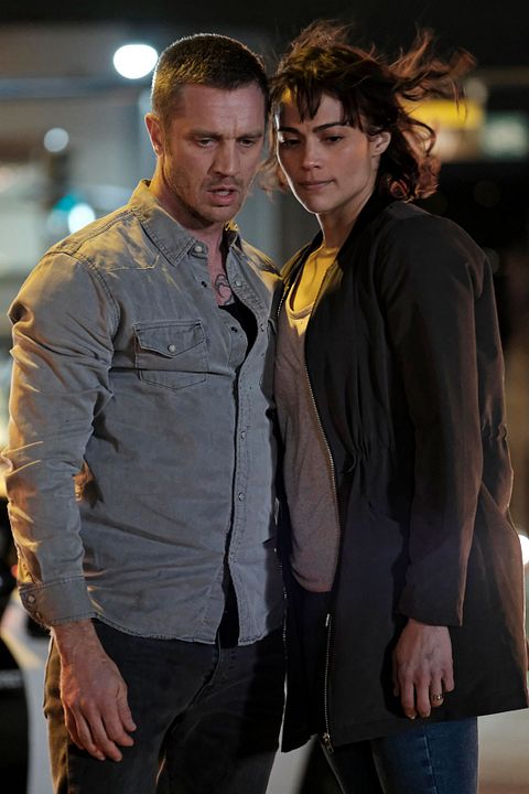 Somewhere Between : Foto Paula Patton, Devon Sawa