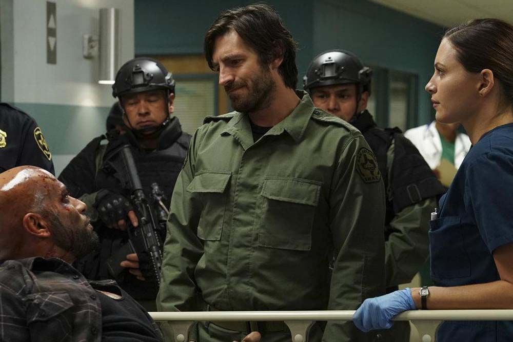 The Night Shift : Foto Jill Flint, Eoin Macken