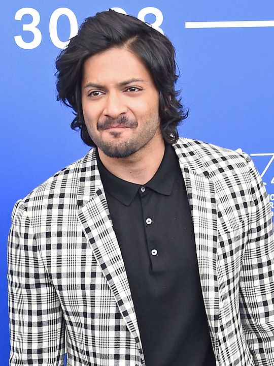 Póster Ali Fazal