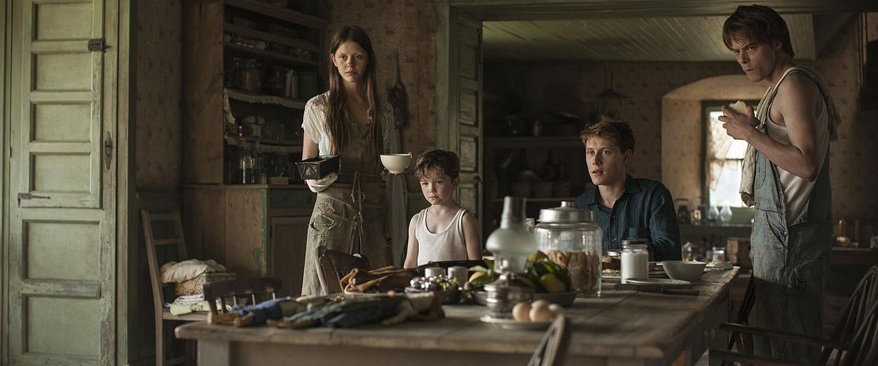 Secretos ocultos : Foto George MacKay, Mia Goth, Charlie Heaton