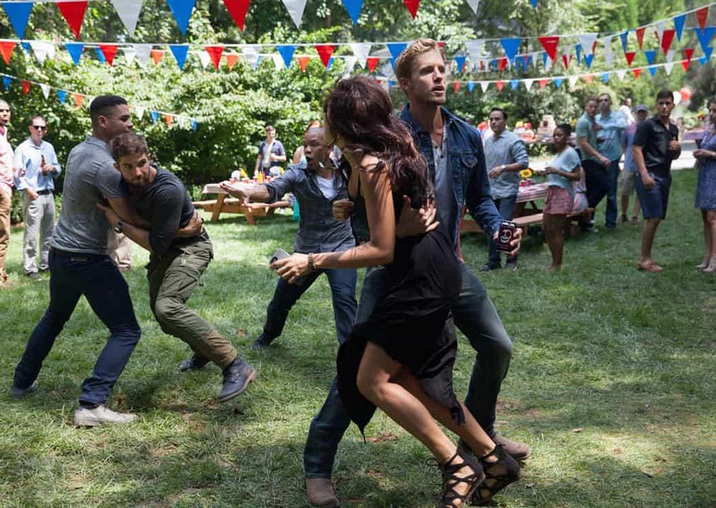 Valor : Foto Charlie Barnett, Nigél Thatch