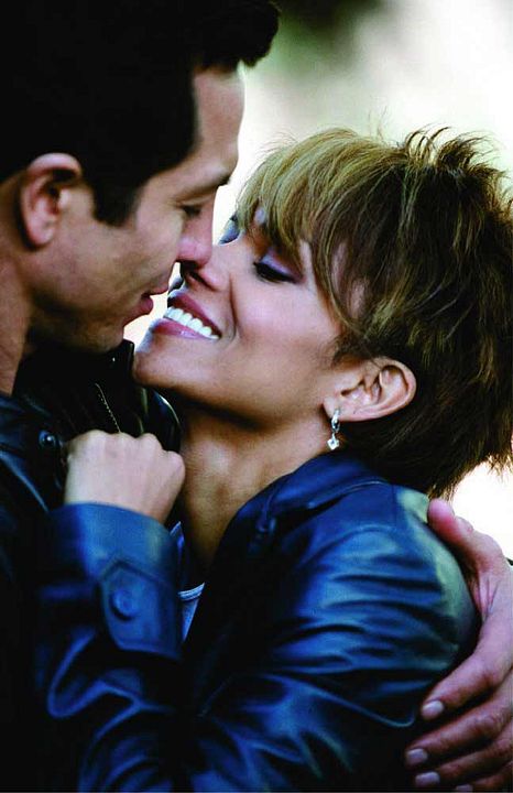 Catwoman : Foto Benjamin Bratt, Halle Berry