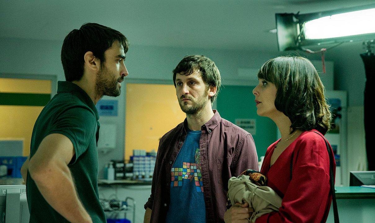 El aviso : Foto Raúl Arévalo, Aitor Luna, Belén Cuesta