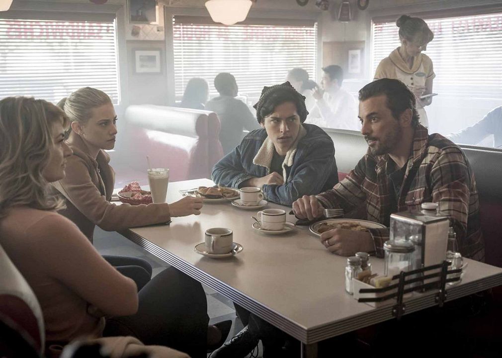 Riverdale : Foto Cole Sprouse, Mädchen Amick, Skeet Ulrich, Lili Reinhart
