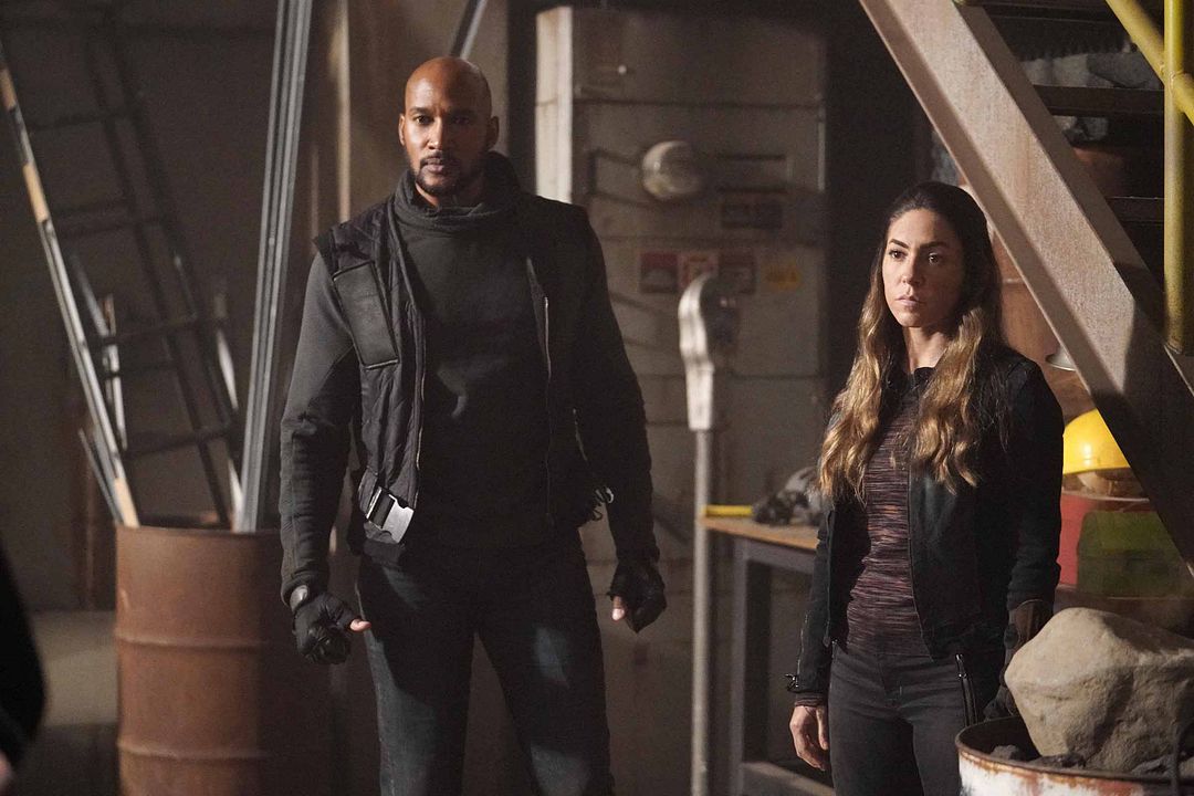 Agentes de S.H.I.E.L.D. : Foto Henry Simmons, Natalia Cordova-Buckley