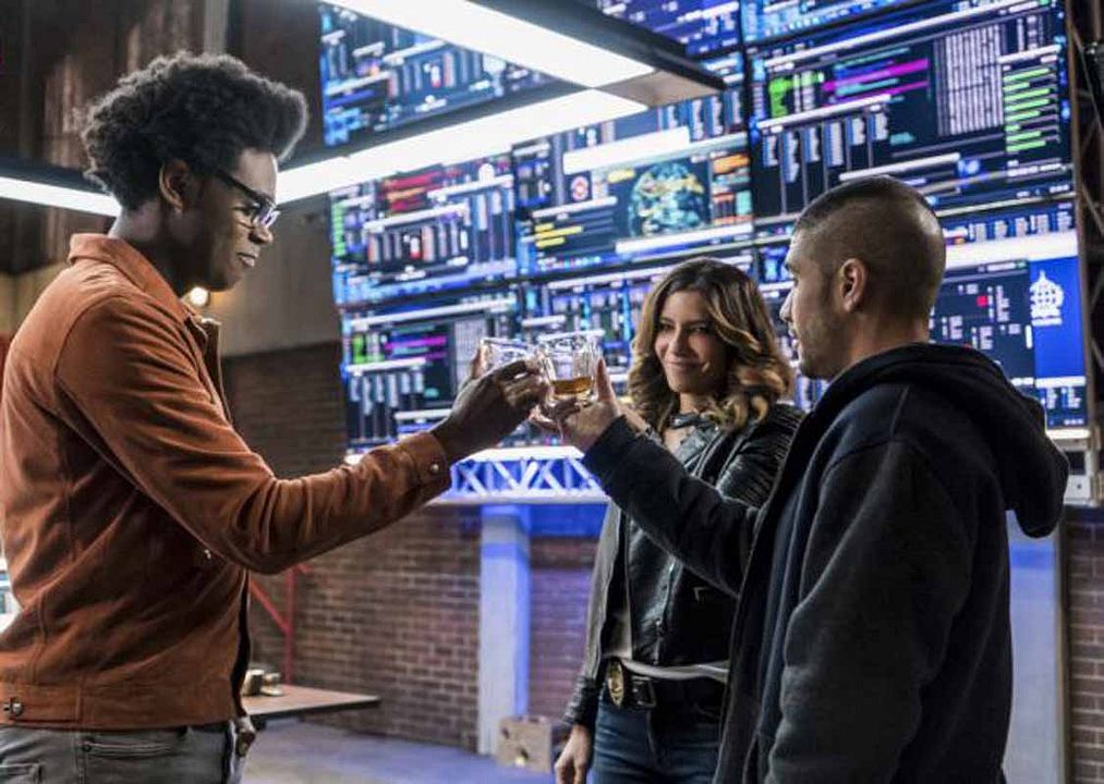 Arrow : Foto Juliana Harkavy