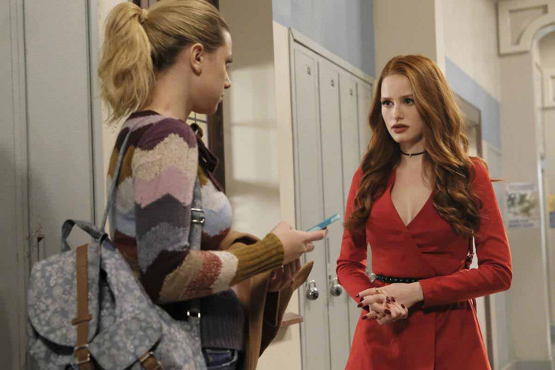 Riverdale : Foto Madelaine Petsch, Lili Reinhart