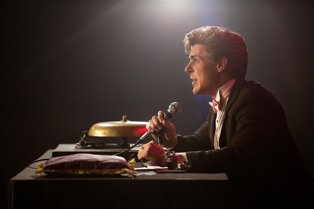 Glow : Foto Chris Lowell