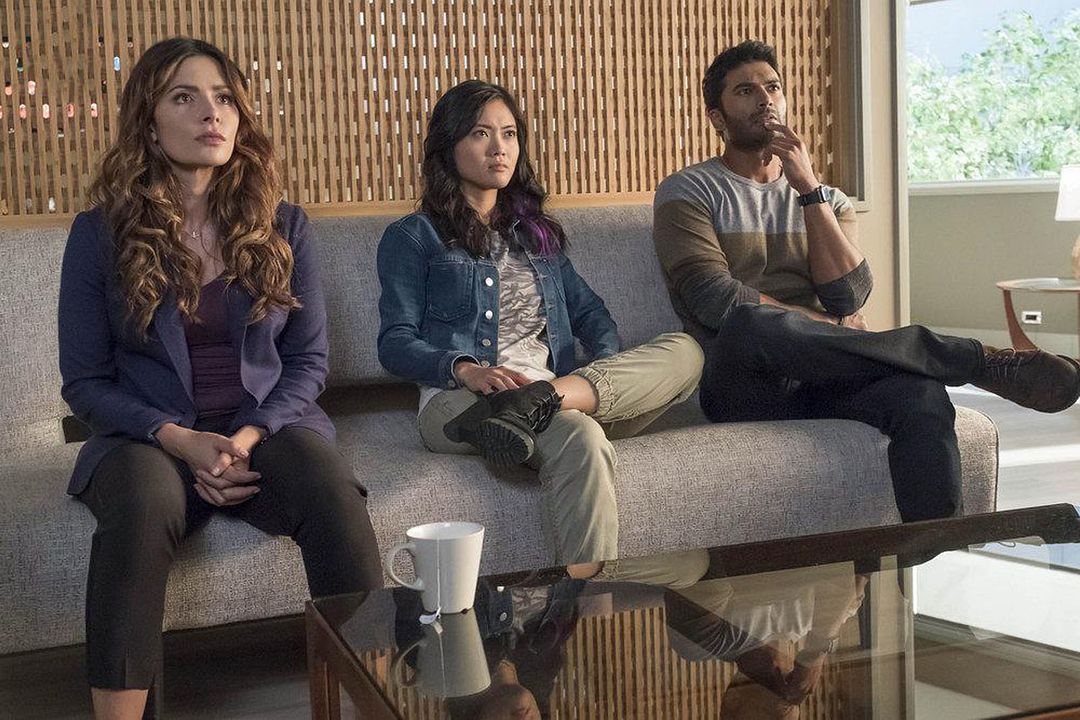 Foto Sarah Shahi, Sendhil Ramamurthy