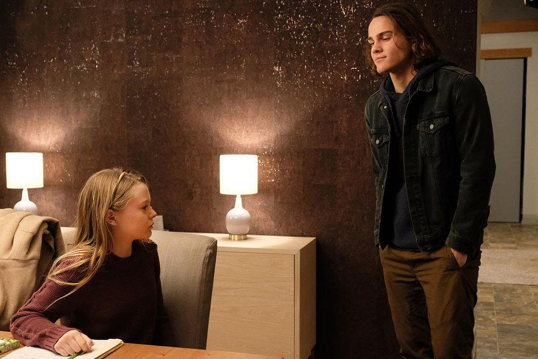 Colony : Foto Alex Neustaedter, Isabella Crovetti-Cramp