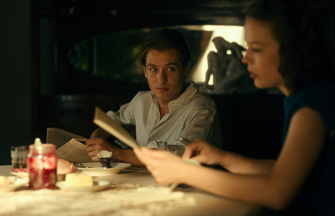 Never look away : Foto Paula Beer