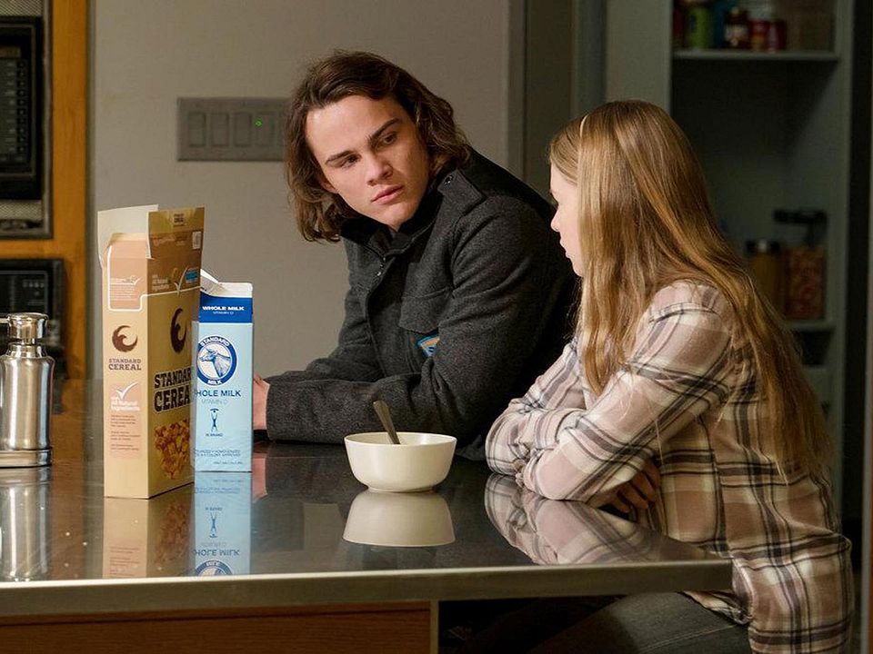 Colony : Foto Alex Neustaedter, Isabella Crovetti-Cramp