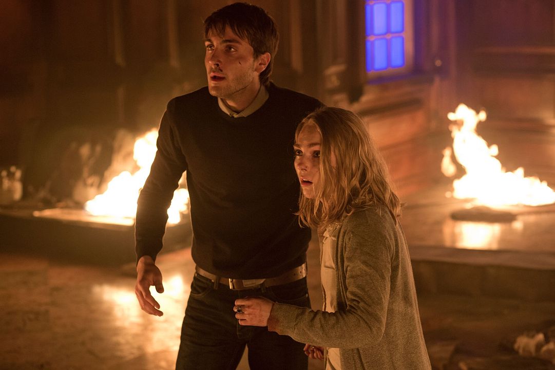Down a Dark Hall : Foto AnnaSophia Robb