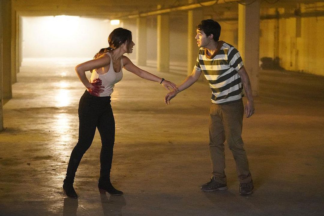 Foto Sarah Shahi, Miss Benny