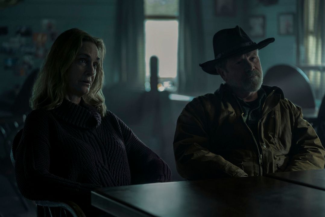 Ozark : Foto Lisa Emery, Peter Mullan