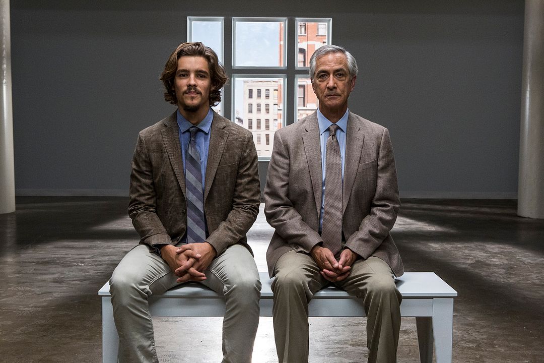 Una entrevista con Dios : Foto David Strathairn, Brenton Thwaites