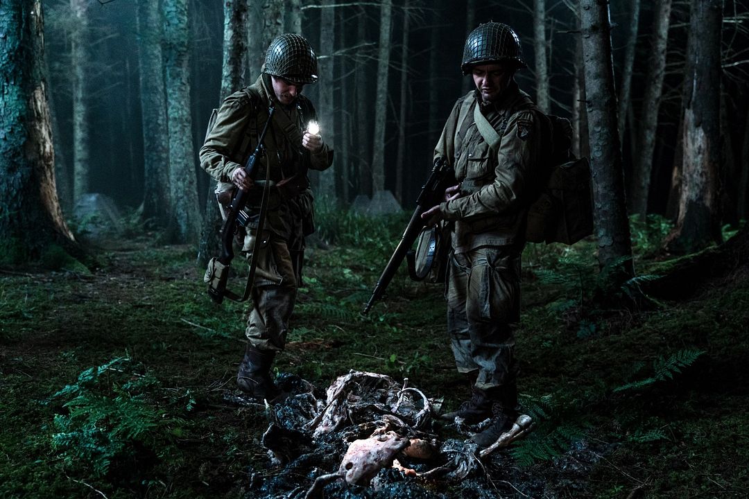 Operación Overlord : Foto John Magaro, Iain De Caestecker