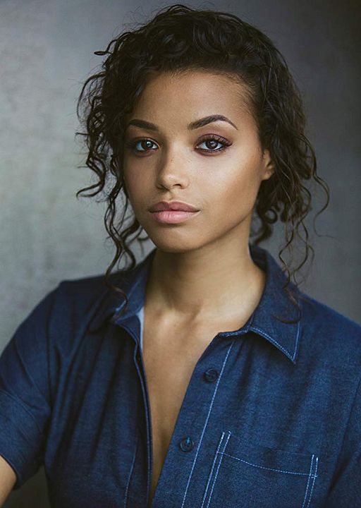 Póster Ella Balinska