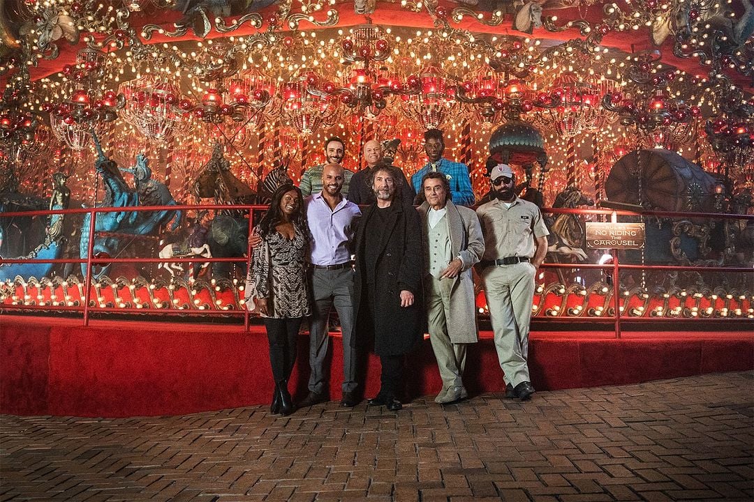 Foto Ian McShane, Omid Abtahi, Yetide Badaki, Ricky Whittle, Neil Gaiman