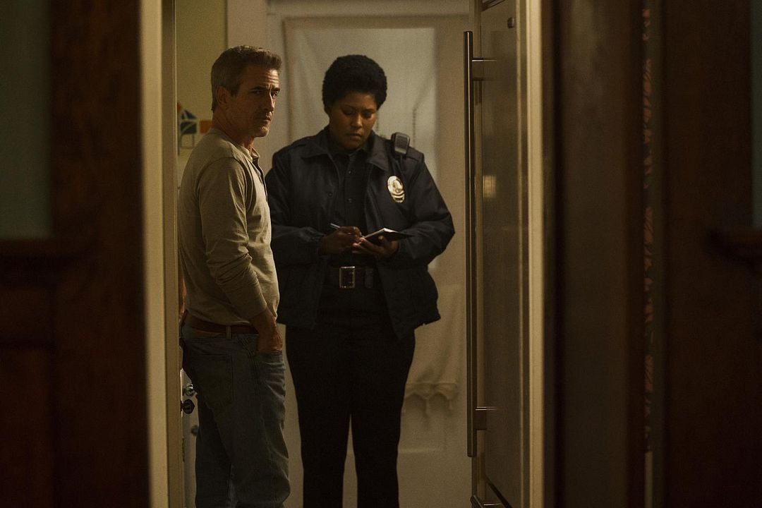 Into The Dark : Foto Dermot Mulroney