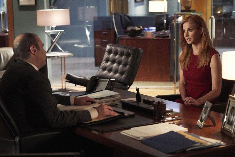 Suits : Foto Sarah Rafferty, Rick Hoffman