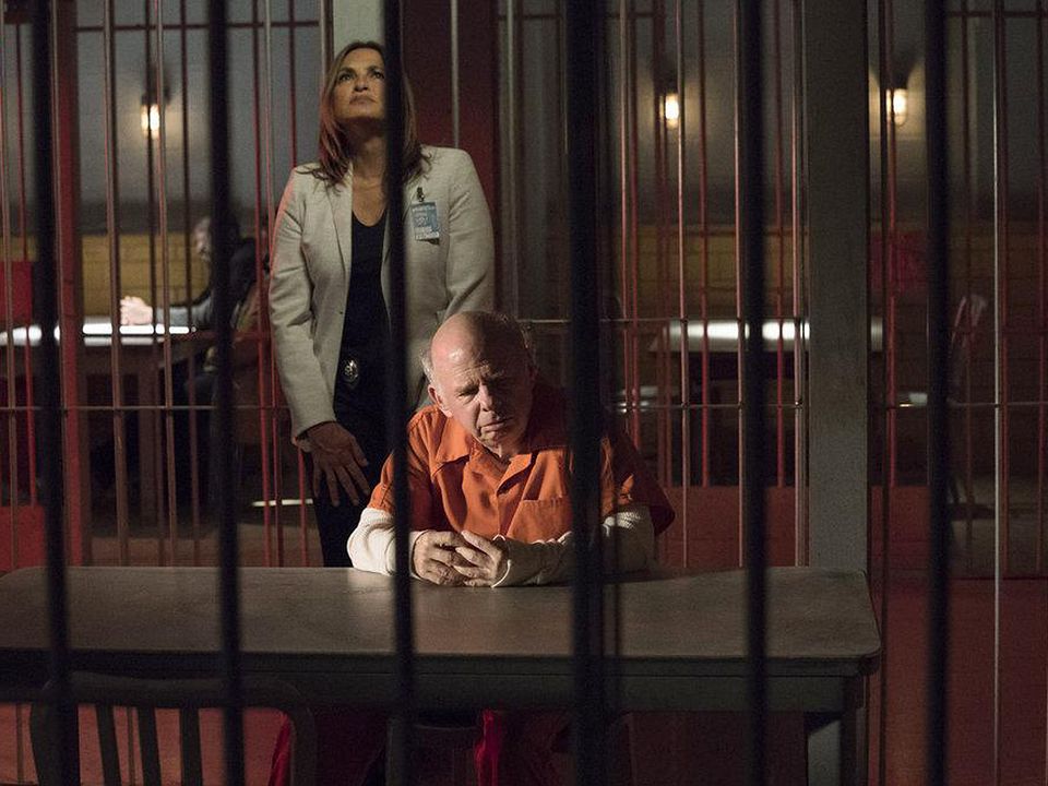 La Ley Y El Orden: UVE : Foto Mariska Hargitay, Wallace Shawn