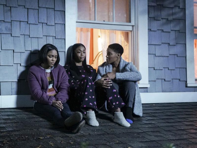 Foto China Anne McClain, Nafessa Williams