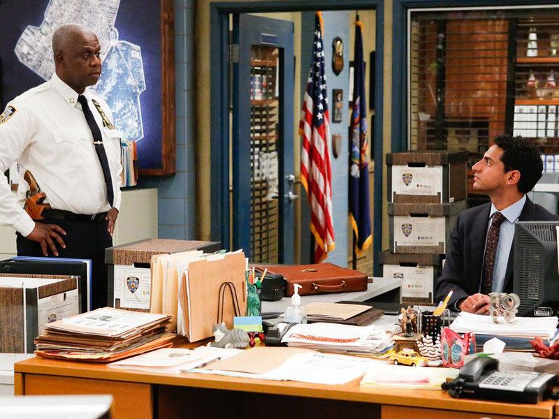 Brooklyn, Precinto 99 : Foto Karan Soni, Andre Braugher