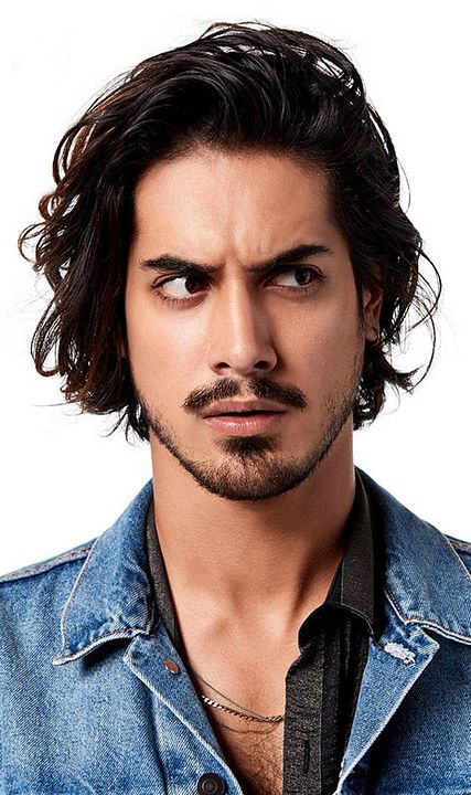 Cobertura de revista Avan Jogia
