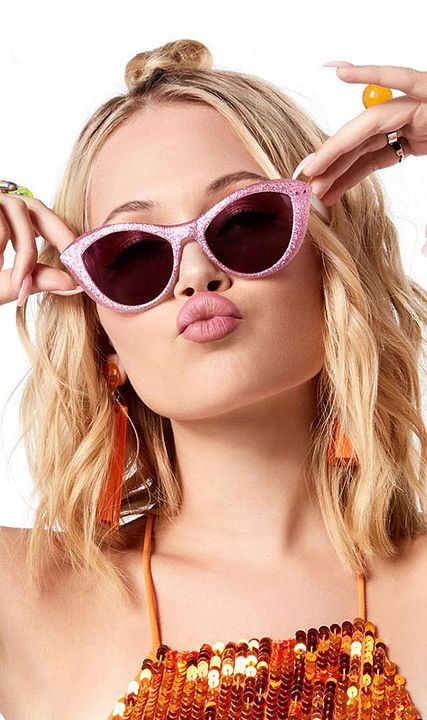 Cobertura de revista Kelli Berglund
