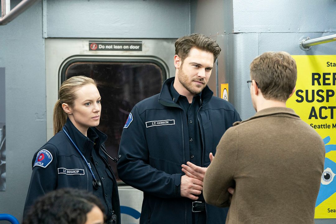 Estación 19 : Foto Danielle Savre, Grey Damon