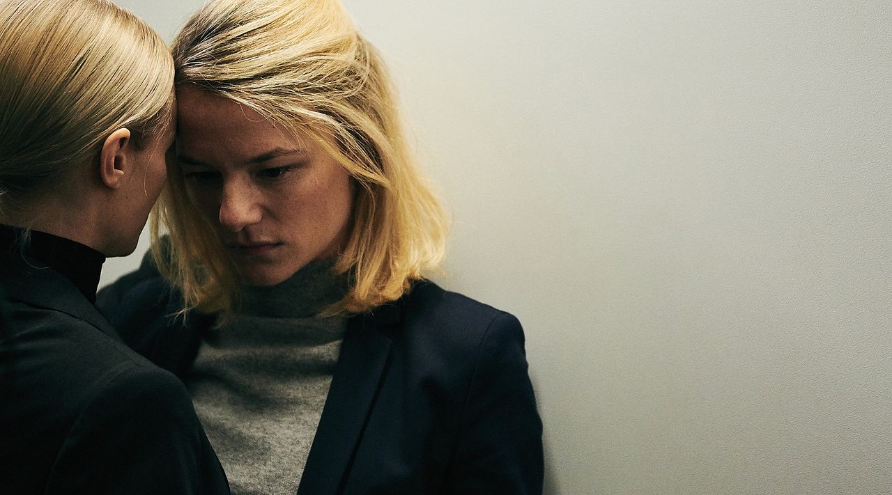 The Ground Beneath My Feet : Foto Valerie Pachner