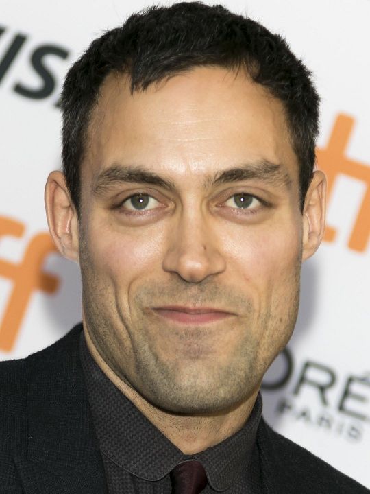 Póster Alex Hassell