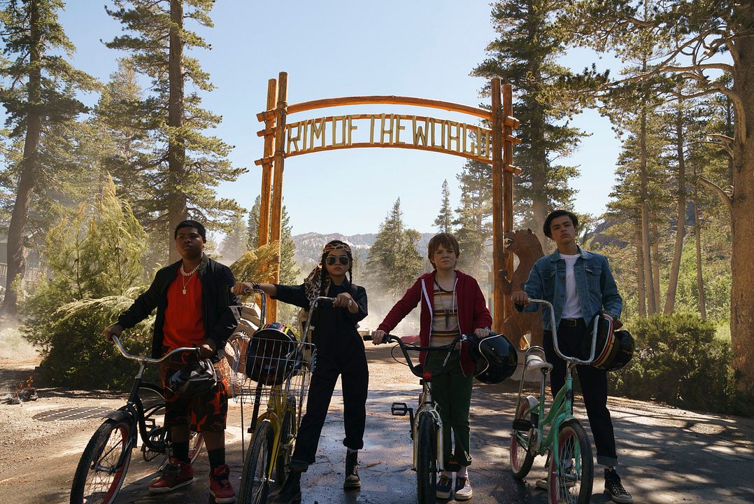 Campamento en el fin del mundo : Foto Benjamin Flores Jr., Jack Gore, Miya Cech