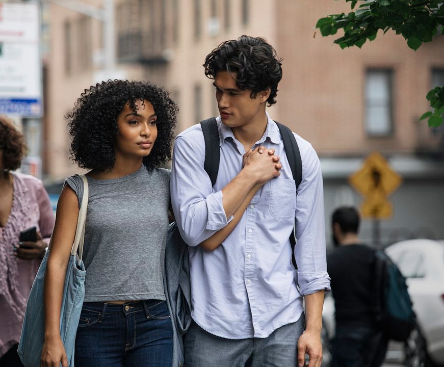 El sol también es una estrella : Foto Yara Shahidi, Charles Melton