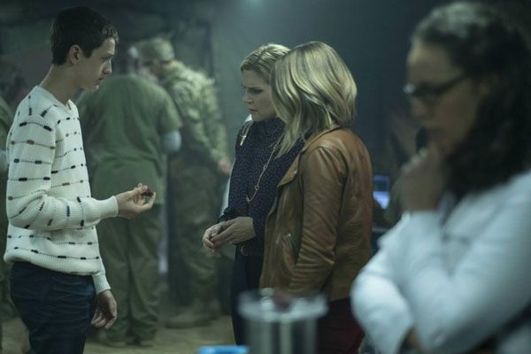 Foto Rhea Seehorn, Taissa Farmiga, Percy Hynes White