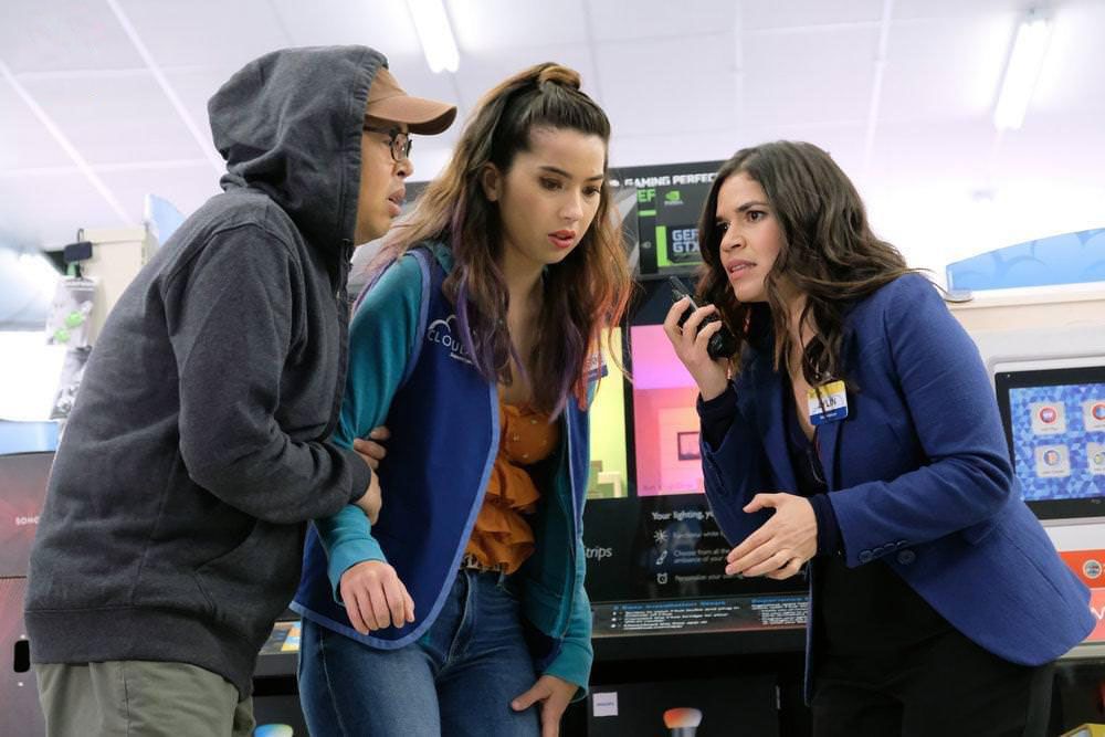 Superstore : Foto Nichole Bloom, Nico Santos, America Ferrera
